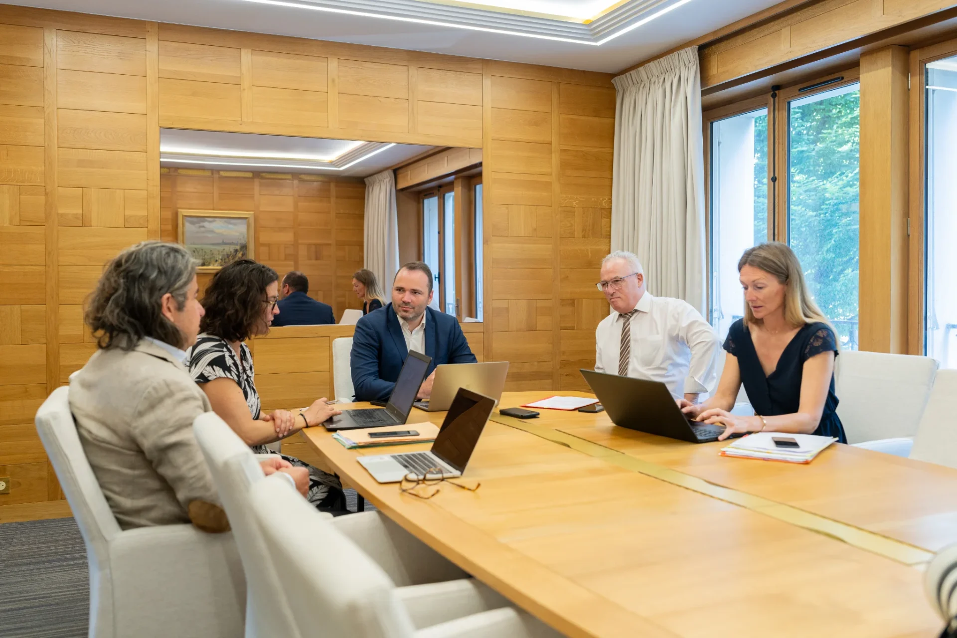 Réunion de l’équipe Board Search autour de la table