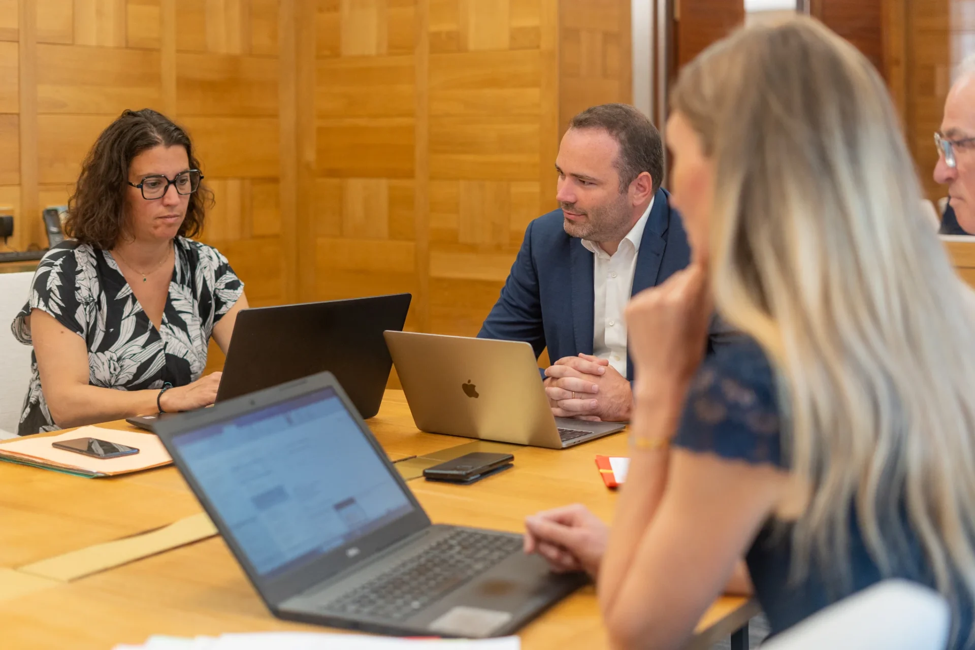 Recrutement de Directeur d’Usine : consultants Board Search en rendez-vous