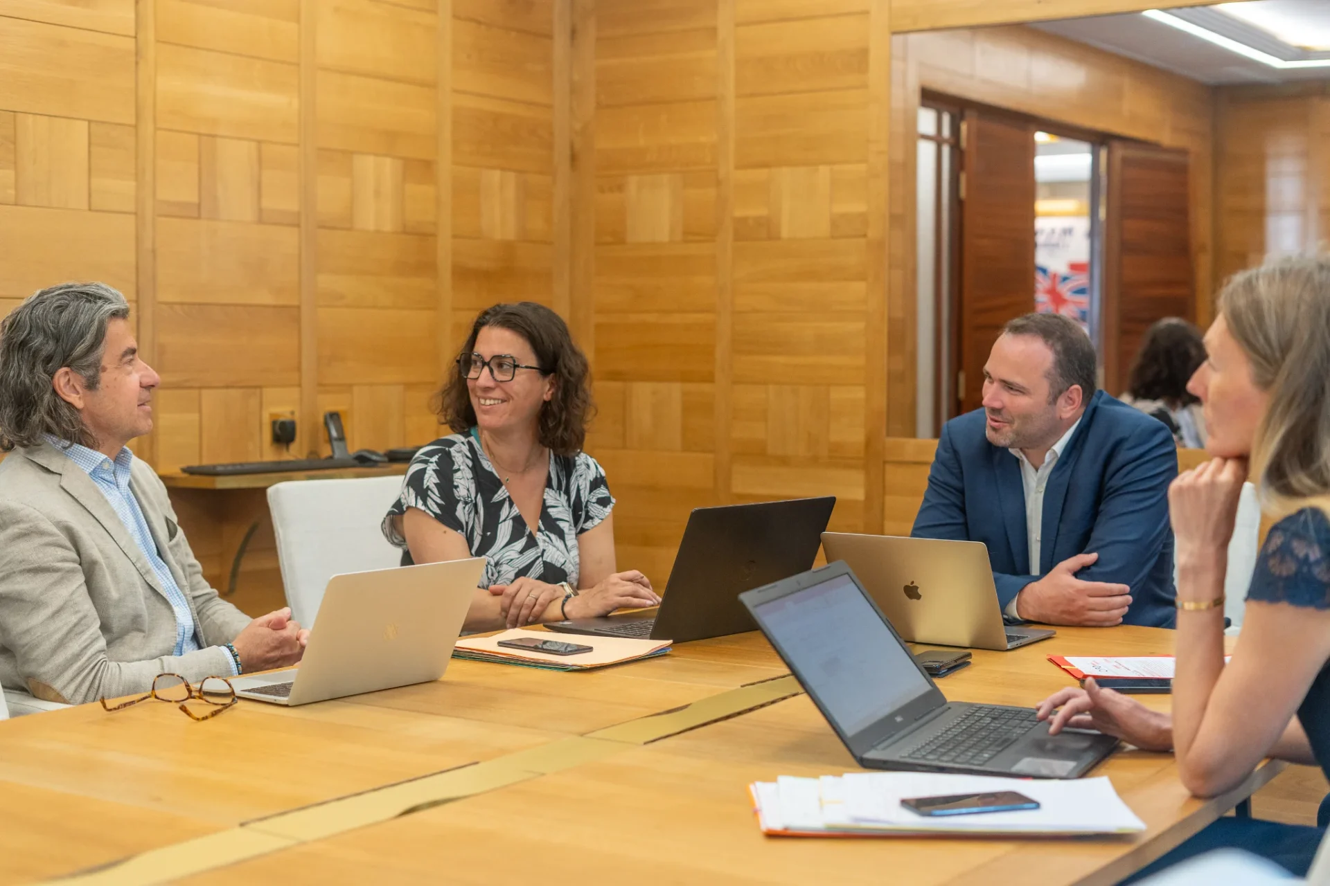 Recrutement de Directeur Logistique : consultants Board Search en rendez-vous