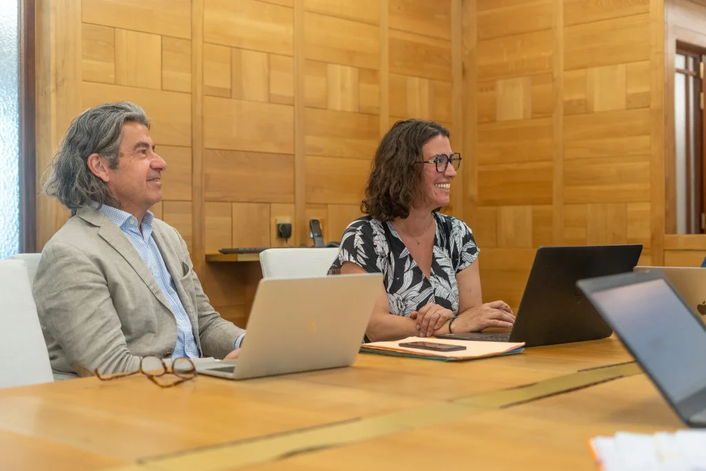 Consultante de Board Search en rendez-vous de recrutement