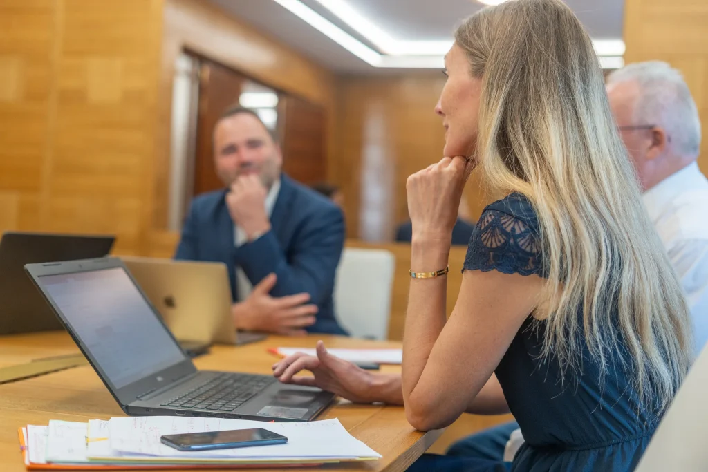 Consultant de Board Search en entretien d’approche directe avec une candidate