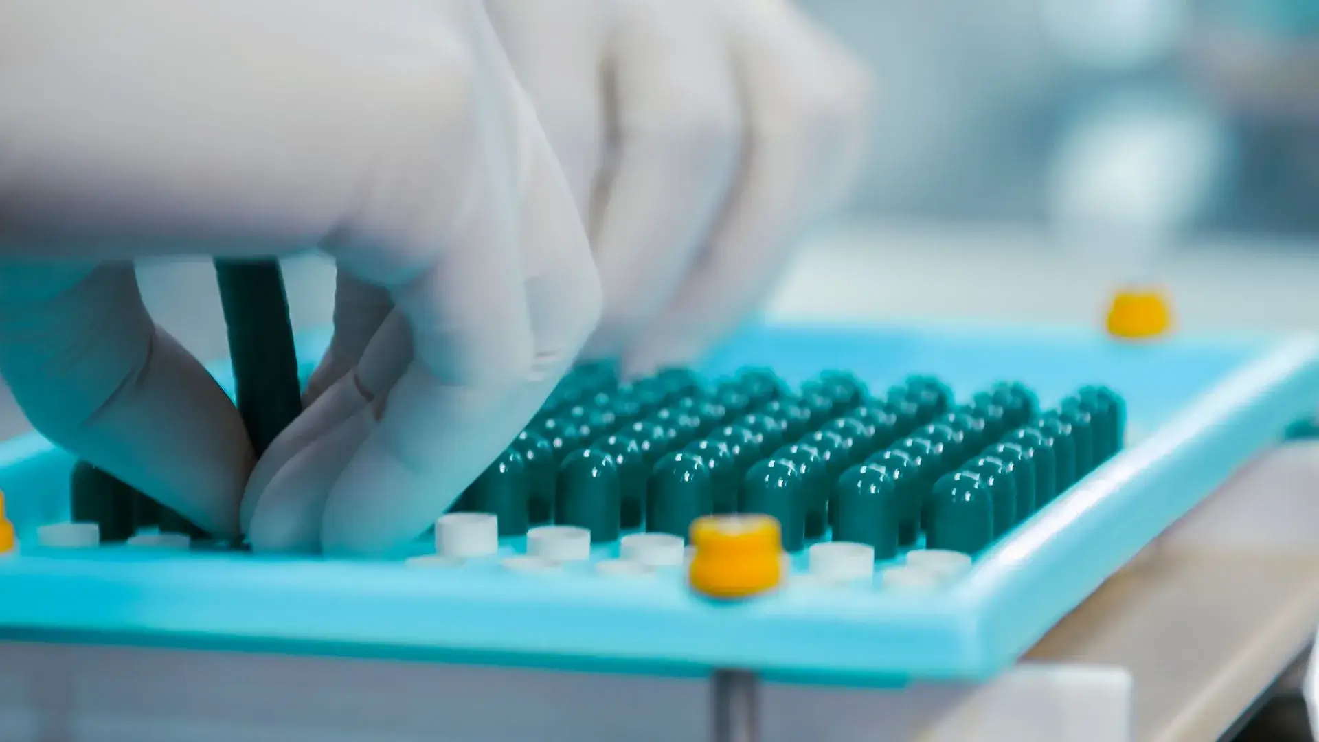 Production de gélules dans un laboratoire pharmaceutique